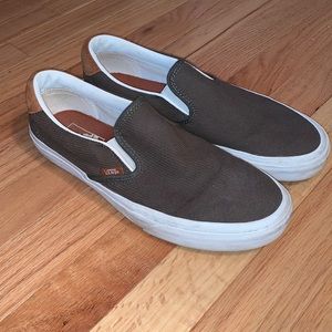 Low top, Olive Green Vans 9.5